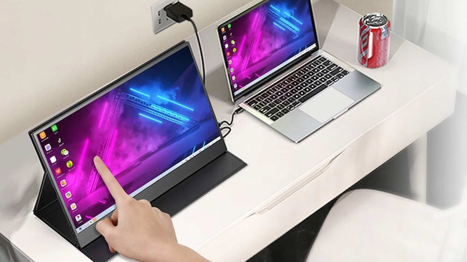 Monitoare portabile touchscreen